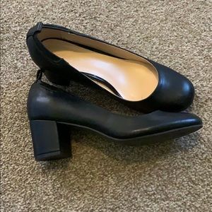2 1/2” black heels (6M)